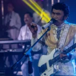 Vokalis grup musik dangdut Soneta Group Rhoma Irama beraksi saat tampil pada acara "RE:Creating" di Bengkel Space SCBD, Jakarta, Senin (20/12/2021). Foto: Muhammad Adimaja/ANTARA FOTO