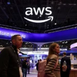 Orang-orang berjalan melewati pameran Amazon Web Services (AWS) di National Retail Federation (NRF) 2026: Retail's Big Show, di New York City, AS. Foto: Kylie Cooper/REUTERS