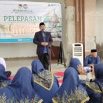 Sebanyak 75 jemaah umrah diberangkatkan dari Wajo menuju Tanah Suci. Prosesi pelepasan berlangsung khidmat, diiringi doa dan harapan agar seluruh jemaah menjalankan ibadah dengan lancar serta kembali dengan predikat mabrur.