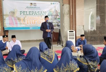 Sebanyak 75 jemaah umrah diberangkatkan dari Wajo menuju Tanah Suci. Prosesi pelepasan berlangsung khidmat, diiringi doa dan harapan agar seluruh jemaah menjalankan ibadah dengan lancar serta kembali dengan predikat mabrur.