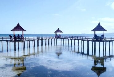 Pantai Ratu telah menjadi destinasi wisata setelah dikelola Pemerintah Desa Tenilo, Kecamatan Tilamuta, Kabupaten Boalemo. Tempat ini diviralkan oleh warganet di Instagram. Foto: Dok Banthayo.id.