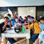 Tim banthayoid membagikan masker kepada wartaran di Kabupaten Gorontalo. Foto: Dok banthayoid