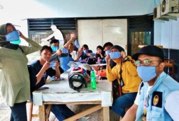 Tim banthayoid membagikan masker kepada wartaran di Kabupaten Gorontalo. Foto: Dok banthayoid