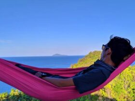Pulau Diyanumo merupakan perbukitan yang cukup indah yang berada di Kabupaten Gorontalo Utara. Wisata ini sering dijadikan lokasi camping untuk para traveler. Foto: Dok Banthayo.id