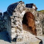 Benteng Ulupahu, berada di puncak tertinggi benteng. Foto: Dok Banthayo.id