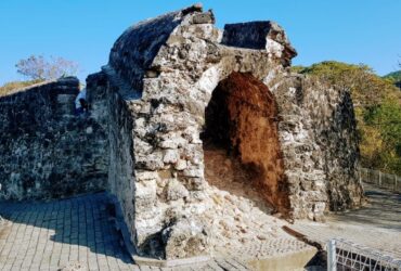 Benteng Ulupahu, berada di puncak tertinggi benteng. Foto: Dok Banthayo.id