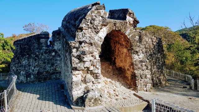 Benteng Ulupahu, berada di puncak tertinggi benteng. Foto: Dok Banthayo.id