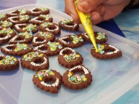 Kue karawo rasa coklat hasil olahan para ibu rumah tangga di Desa Hutadaa, Kecamatan Talaga Jaya, Kabupaten Gorontalo. Foto: Burdu/banthayoid