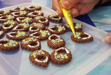 Kue karawo rasa coklat hasil olahan para ibu rumah tangga di Desa Hutadaa, Kecamatan Talaga Jaya, Kabupaten Gorontalo. Foto: Burdu/banthayoid