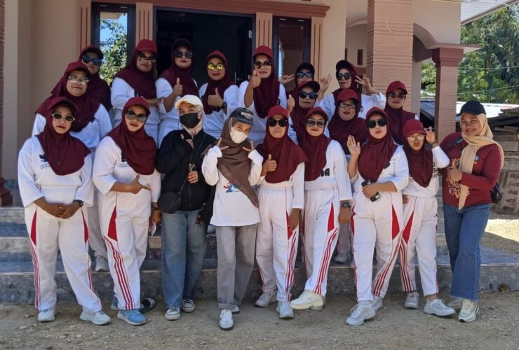 Semarak HUT ke-81 RI di Kecamatan Bongomeme turut diramaikan Pemerintah Desa Owalanga lewat lomba gerak jalan. Kegiatan ini menjadi momentum memperkuat kekompakan, silaturahmi, dan semangat gotong royong dalam membangun desa. Minggu. (16/8). Foto: Dok istimewa.