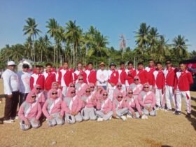 Karang Taruna Putra Desa Liyoto meraih juara III lomba gerak jalan kategori umum tingkat Kecamatan Bongomeme dalam rangka HUT ke-81 RI. Tampil kompak dan penuh semangat, para pemuda Liyoto turut membawa nama desa sekaligus menunjukkan kontribusi generasi muda dalam kegiatan positif. Minggu, (16/8). Foto: Dok istimewa.