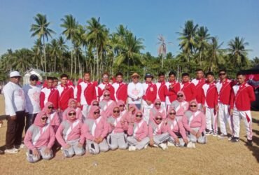 Karang Taruna Putra Desa Liyoto meraih juara III lomba gerak jalan kategori umum tingkat Kecamatan Bongomeme dalam rangka HUT ke-81 RI. Tampil kompak dan penuh semangat, para pemuda Liyoto turut membawa nama desa sekaligus menunjukkan kontribusi generasi muda dalam kegiatan positif. Minggu, (16/8). Foto: Dok istimewa.