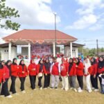 Pemdes Liyodu turut meramaikan jalan sehat HUT ke-81 RI di Kecamatan Bongomeme. Kegiatan ini menjadi momentum menjaga kebugaran sekaligus mempererat silaturahmi dan semangat gotong royong warga. Sabtu, (15/8). Foto: Dok istimewa.