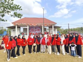 Pemdes Liyodu turut meramaikan jalan sehat HUT ke-81 RI di Kecamatan Bongomeme. Kegiatan ini menjadi momentum menjaga kebugaran sekaligus mempererat silaturahmi dan semangat gotong royong warga. Sabtu, (15/8). Foto: Dok istimewa.