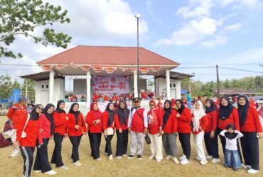 Pemdes Liyodu turut meramaikan jalan sehat HUT ke-81 RI di Kecamatan Bongomeme. Kegiatan ini menjadi momentum menjaga kebugaran sekaligus mempererat silaturahmi dan semangat gotong royong warga. Sabtu, (15/8). Foto: Dok istimewa.