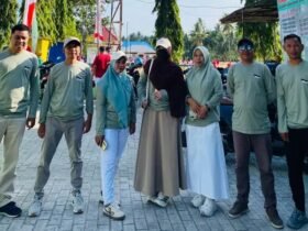 Pemdes Molopatodu turut memeriahkan jalan sehat HUT ke-81 RI di Kecamatan Bongomeme. Selain menjaga kebugaran, kegiatan ini menjadi momentum mempererat silaturahmi dan semangat kebersamaan. Sabtu, (15/8). Foto: Dok istimewa.