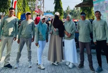 Pemdes Molopatodu turut memeriahkan jalan sehat HUT ke-81 RI di Kecamatan Bongomeme. Selain menjaga kebugaran, kegiatan ini menjadi momentum mempererat silaturahmi dan semangat kebersamaan. Sabtu, (15/8). Foto: Dok istimewa.