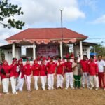 Pemdes Liyoto bersama aparat dan warga ikut memeriahkan jalan sehat HUT RI ke-81 tingkat Kecamatan Bongomeme. Kegiatan ini menjadi momentum menjaga kesehatan sekaligus mempererat kebersamaan dan gotong royong. Sabtu, (15/8). Foto: Dok istimewa.