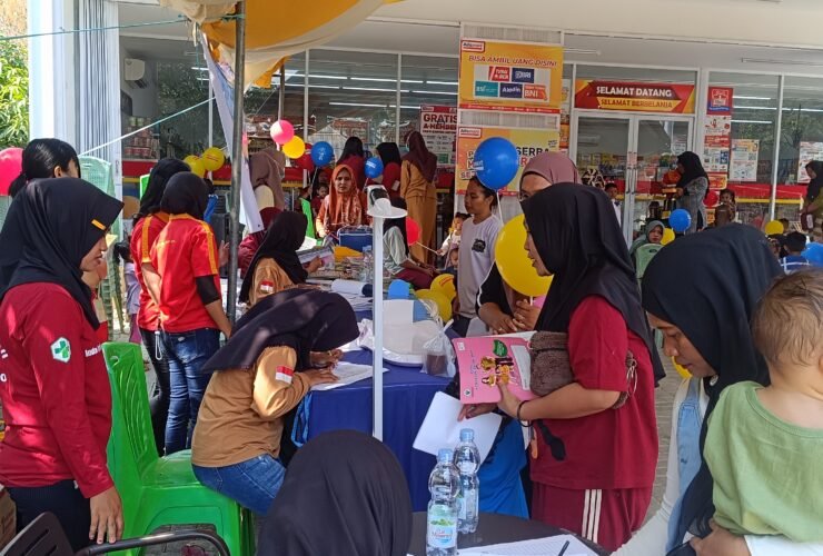 Alfamart Sahabat Posyandu hadir di Desa Dumolodo, Gorontalo Utara, dengan layanan pemeriksaan tumbuh kembang anak, pemantauan kesehatan, edukasi gizi, hingga pemberian makanan tambahan.