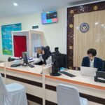 Tak hanya mengurus paspor dan visa, pelayanan WNA di Kantor Imigrasi Kelas I TPI Gorontalo juga menghadapi tantangan komunikasi lintas bahasa. Jumat, (25/9). Foto: Dok istimewa.