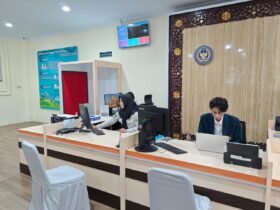 Tak hanya mengurus paspor dan visa, pelayanan WNA di Kantor Imigrasi Kelas I TPI Gorontalo juga menghadapi tantangan komunikasi lintas bahasa. Jumat, (25/9). Foto: Dok istimewa.