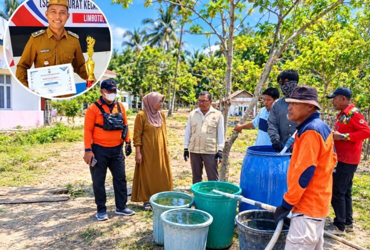 Sebanyak 35 KK mengalami kesulitan mendapatkan air bersih. Pemkab Gorontalo kemudian menyalurkan bantuan air untuk memenuhi kebutuhan warga. Jumat, (25/9). Foto: Dok istimewa.