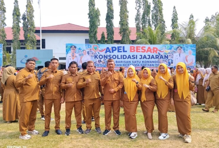 Kepala Desa Liyoto, Kecamatan Bongomeme, Imran Ahyar, mengikuti apel besar pada Senin (5/10/2026). Kegiatan ini menjadi momentum memperkuat disiplin, kekompakan, dan sinergi pemerintahan desa dalam meningkatkan pelayanan kepada masyarakat.